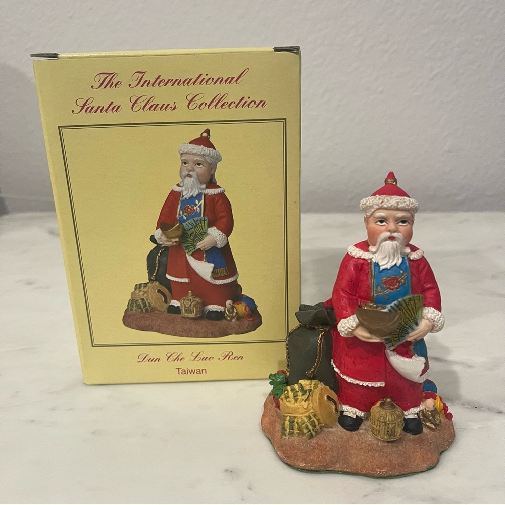 The International Santa Claus Collection Taiwan Dun Che Lao Ren Figurine SC97